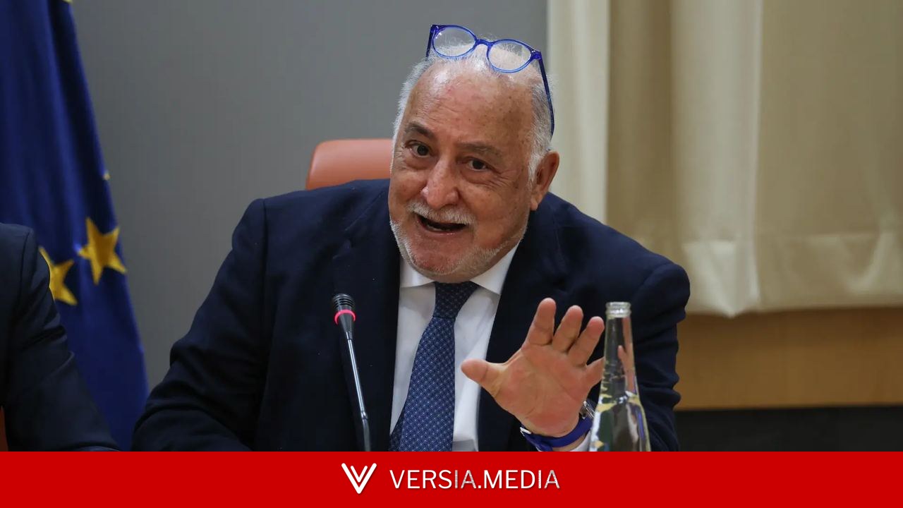 Pere Navarro celebra el 20 cumpleaños del carnet por puntos: