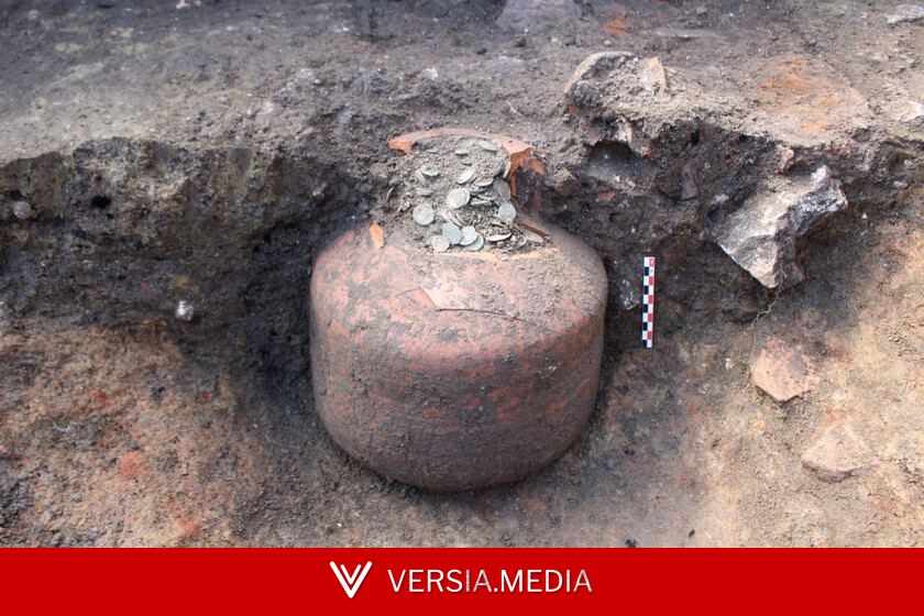 Unos arque√≥logos desentierran en Francia tres vasijas con 40.000 monedas romanas de hace 1.800 a√±os. Lo m√°s sorprendente es para qu√© serv√≠an