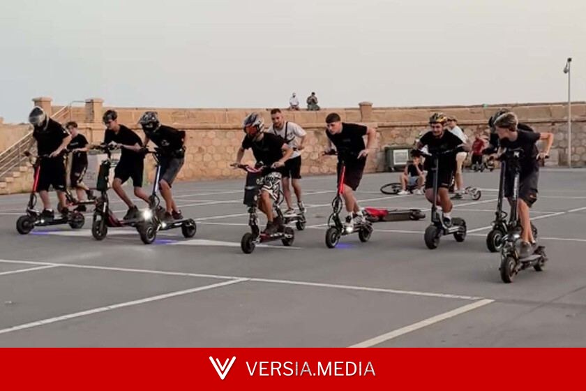 Quedadas masivas para echar carreras ilegales con patinetes trucados: la última moda entre los chavales de la generación Z que preocupa a la policía