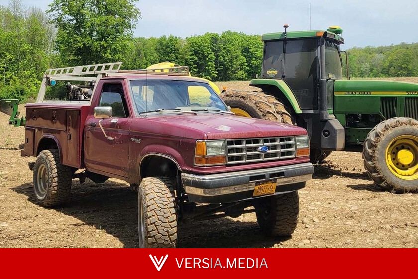 Tú con miedo a pasar la ITV por si te tiran por cualquier tontería, y va este granjero mete un motor de tractor John Deere a su Ford Ranger