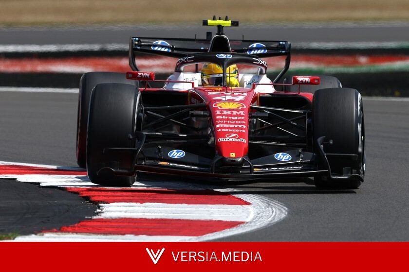 Lewis Hamilton hace estallar Silverstone batiendo a los Mercedes en la mini pole de viernes para el Sprint