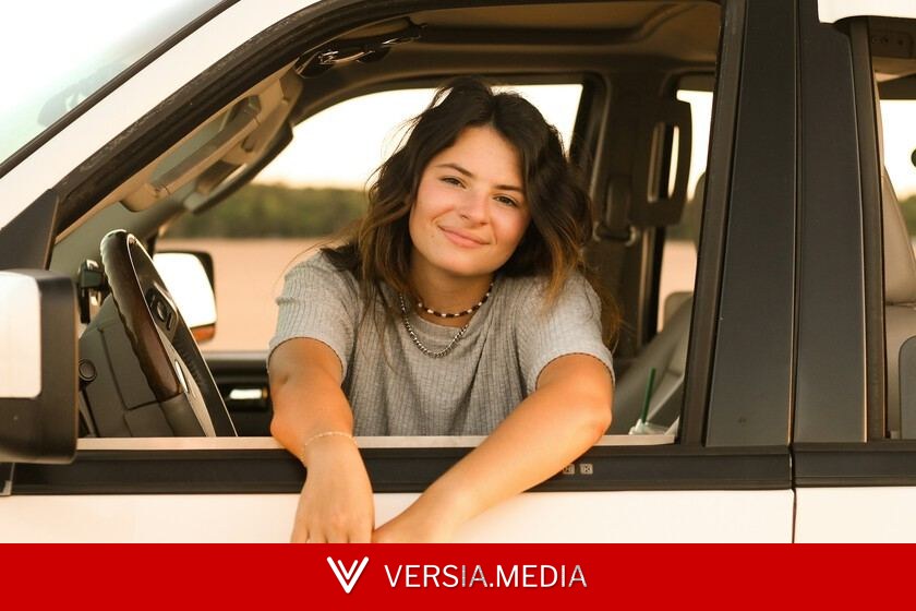 La psicología explica por qué los copilotos influyen para mal en cómo conducen las mujeres, y también revela por qué tienen menos accidentes que los hombres
