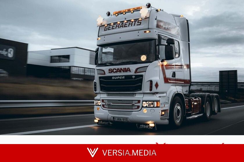 El baile de luces de los camioneros: la forma oculta de los profesionales para ayudarse a adelantar