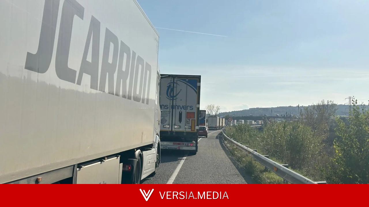 El transporte por carretera rechaza la vuelta de los peajes a la AP-7 y exige un tercer carril que cambie la situación