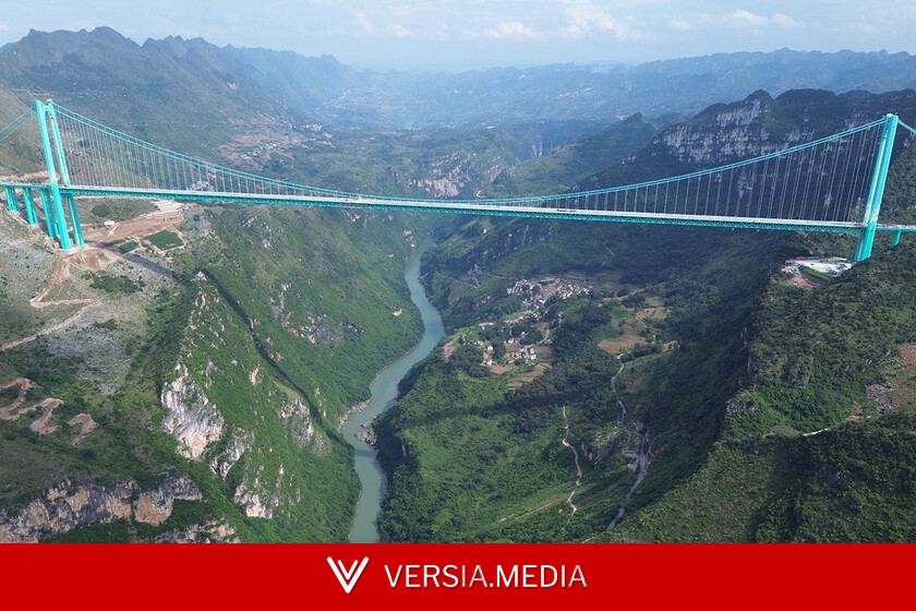 La autopista que no toca el suelo est√° en China: en Guizhou puedes viajar sobre el vac√≠o cruzando los puentes atirantados m√°s altos del planeta